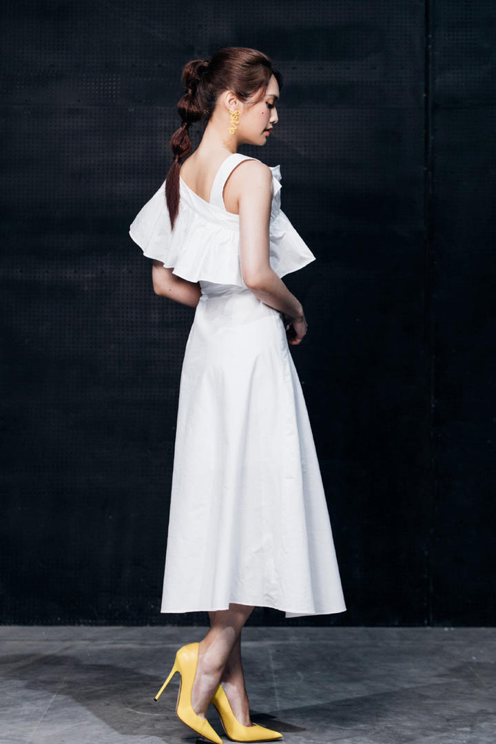 穿着白色连衣裙的美女明星杨丞琳图片集